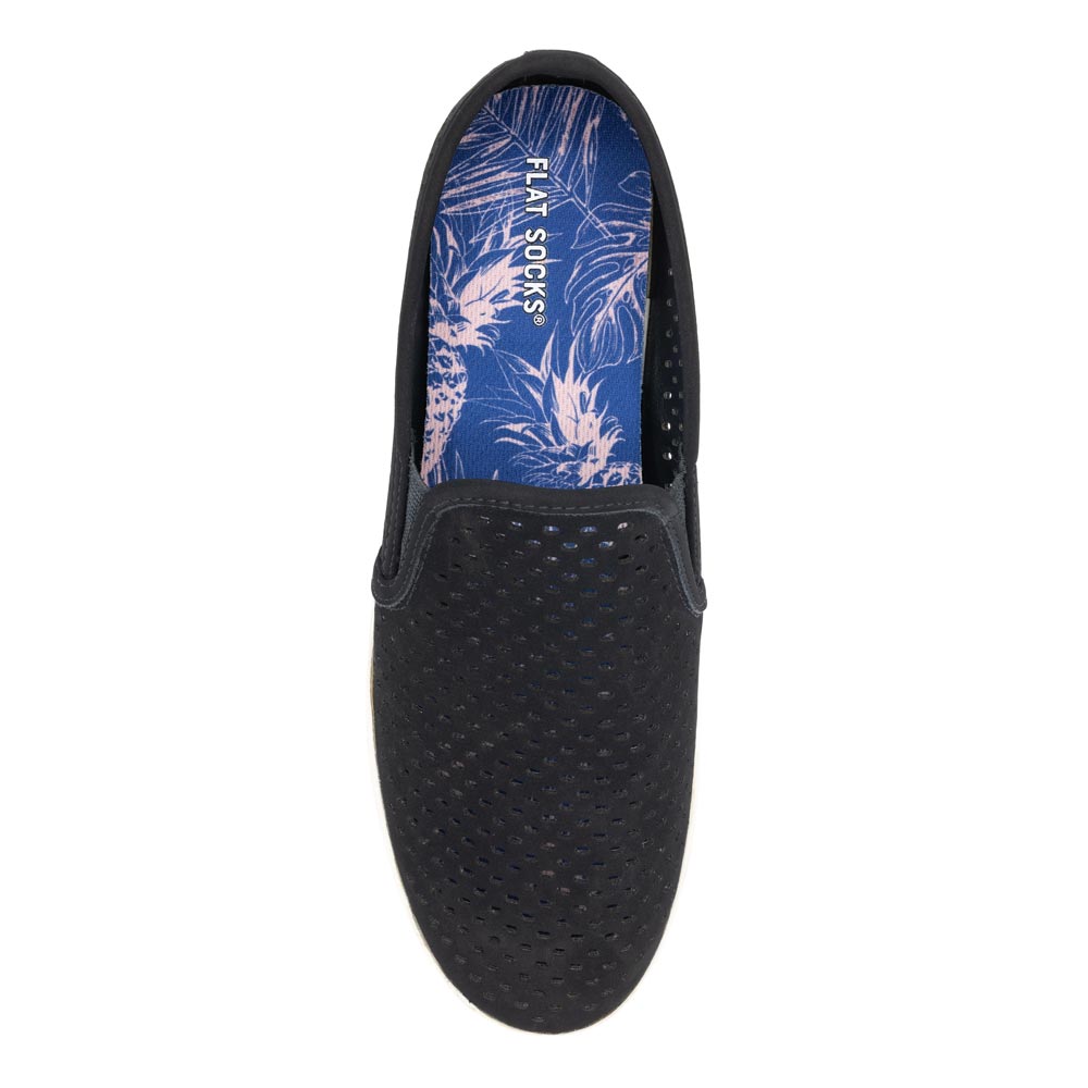 Small (up to Women's 11, Men's 10)
